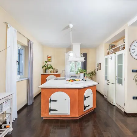 Rupena فيلة بوزت